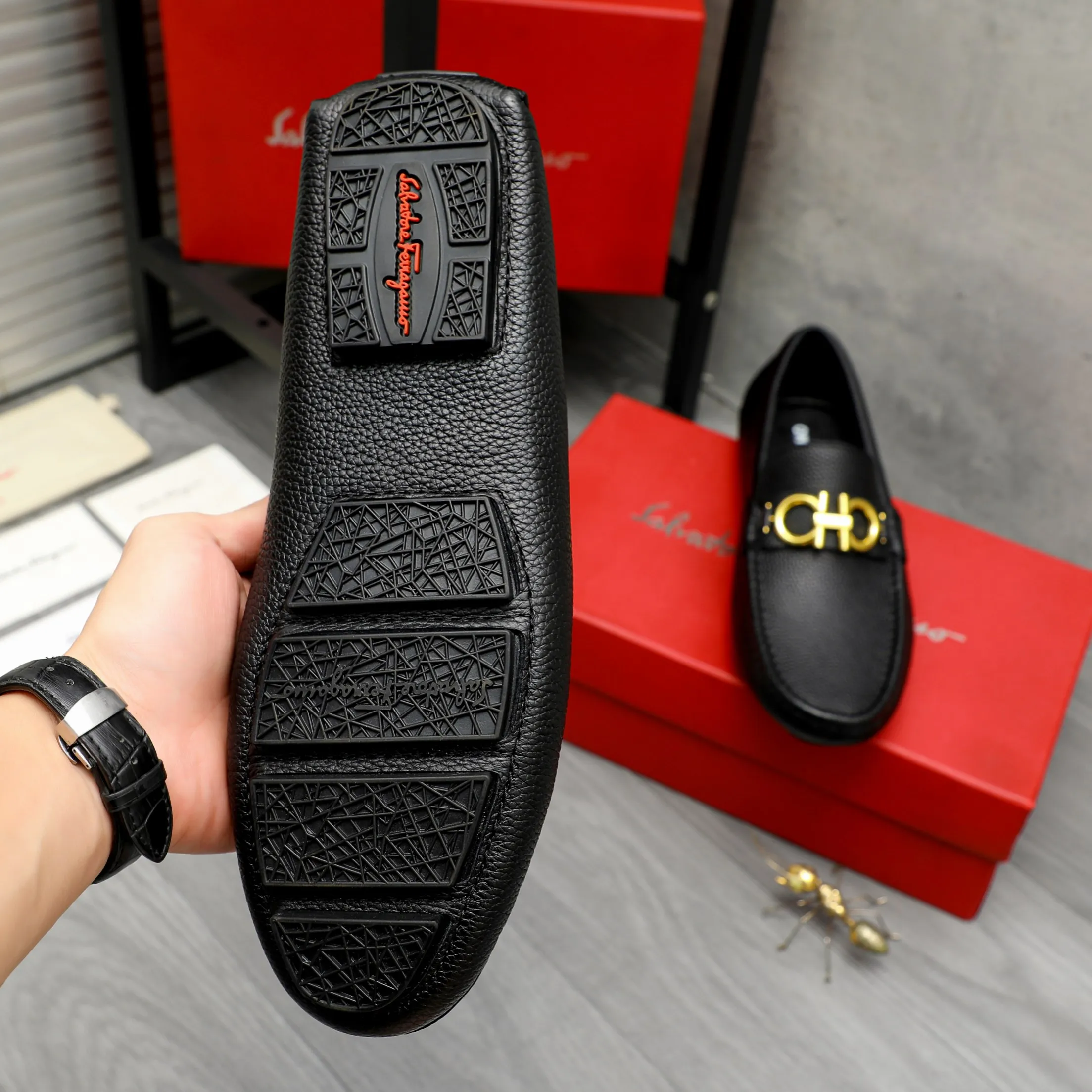 Men's shoes 💰420 Product trademark: Ferragamo "Ferragamo" business casual slip-on shoes Regular size: 38-46 (45.46 custom-made and non-returnable) Product materials: Selected small pebbled cowhide upper, sheepskin lining, original rubber outsole